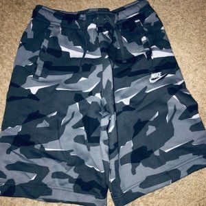 NWT Nike Sportswear Club Grey Camo Cotton Shorts Men’s Size Medium